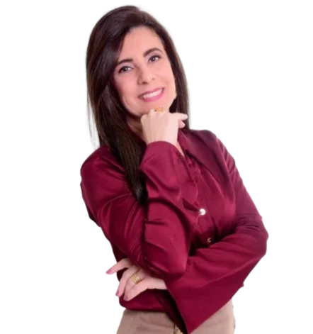 Dra. Keila Palermo em seu escritório